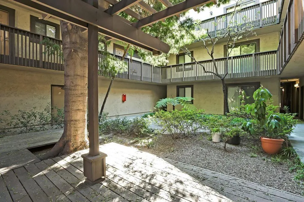 711 S Bayshore Boulevard #16 San Mateo, CA 94401