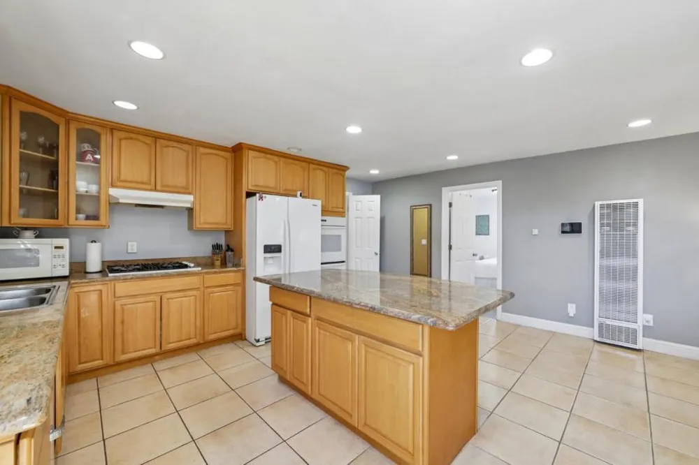 9 Hughes Road Watsonville, CA 95076