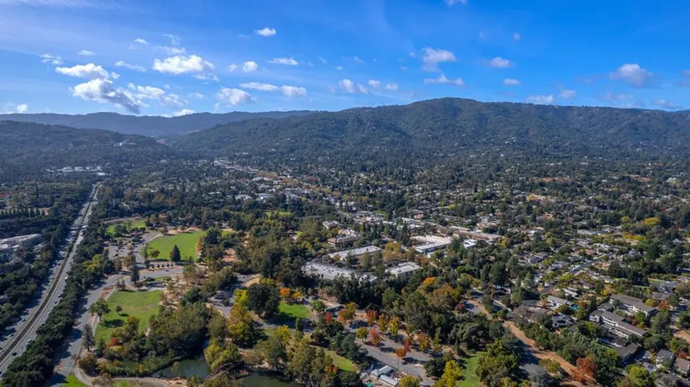 16015 Bartlett Court Los Gatos, CA 95032