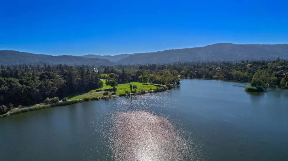16015 Bartlett Court Los Gatos, CA 95032