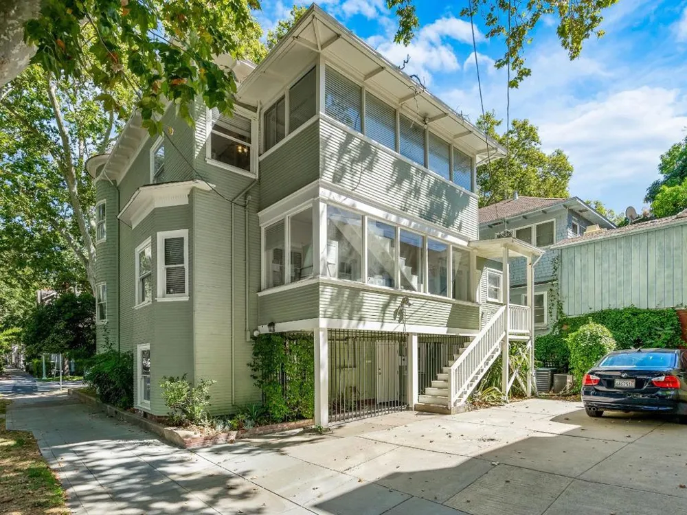 2200 L STREET Sacramento, CA 95816