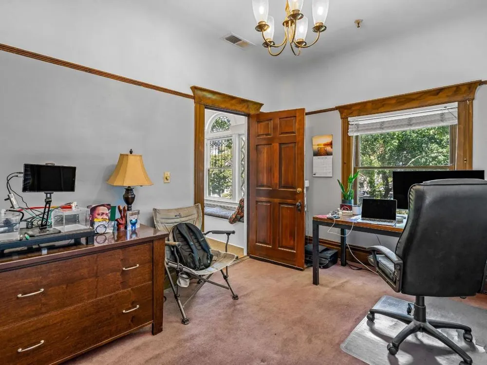2200 L STREET Sacramento, CA 95816