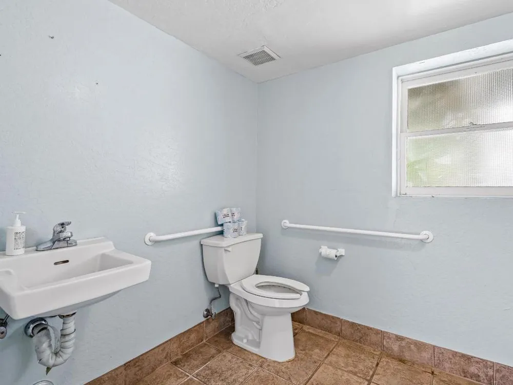 2200 L STREET Sacramento, CA 95816