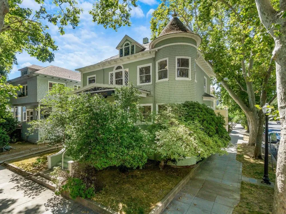 2200 L STREET Sacramento, CA 95816