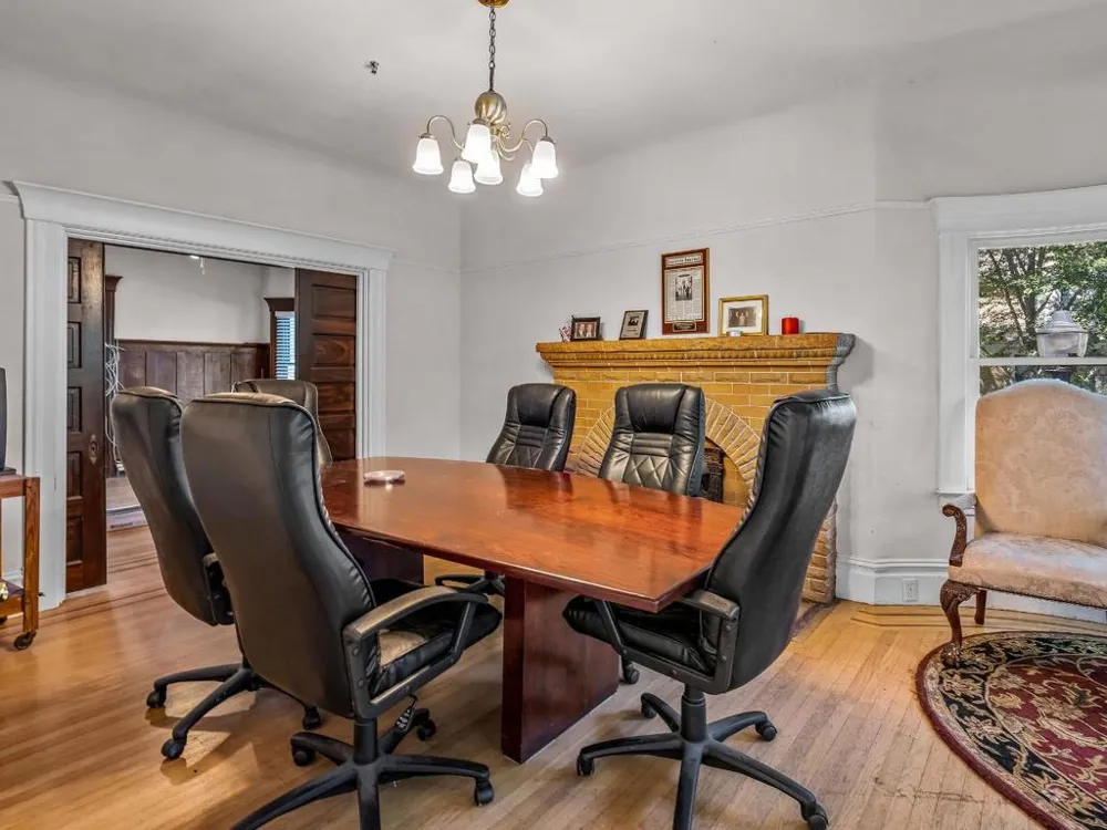 2200 L STREET Sacramento, CA 95816