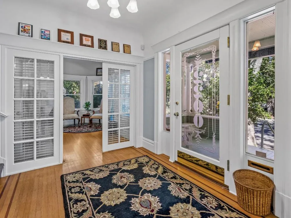 2200 L STREET Sacramento, CA 95816