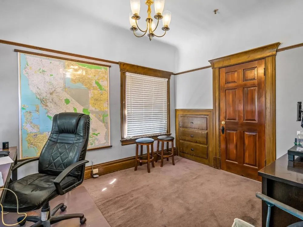 2200 L STREET Sacramento, CA 95816