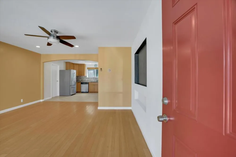 2292 Poplar Avenue East Palo Alto, CA 94303