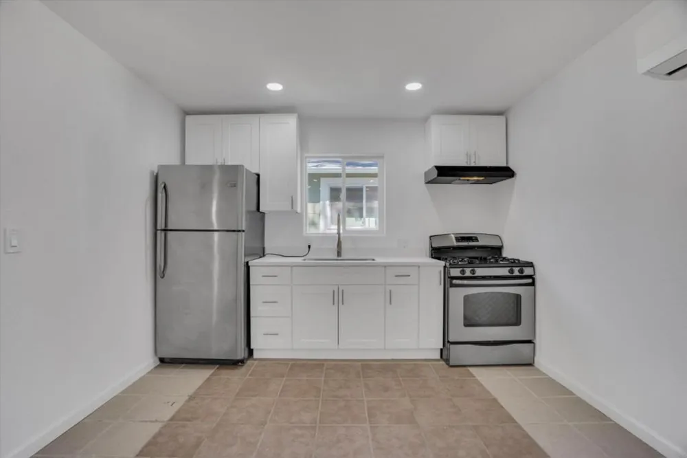 2292 Poplar Avenue East Palo Alto, CA 94303