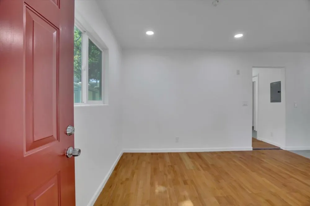 2292 Poplar Avenue East Palo Alto, CA 94303
