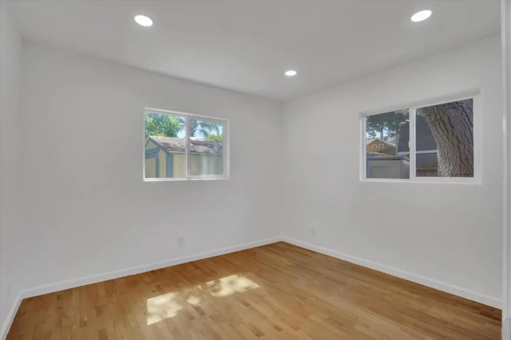 2292 Poplar Avenue East Palo Alto, CA 94303