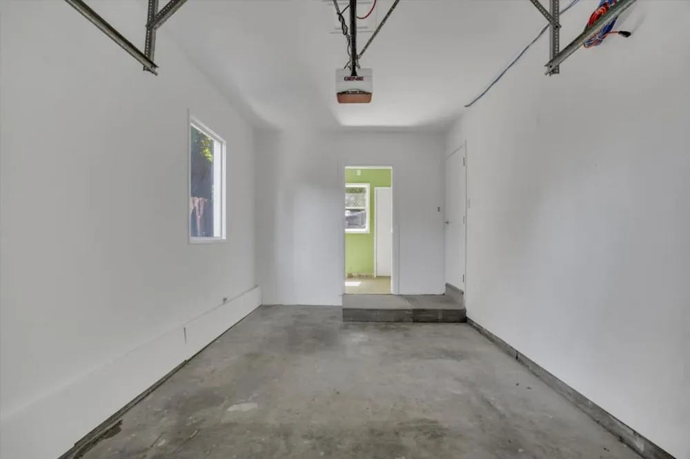 2292 Poplar Avenue East Palo Alto, CA 94303