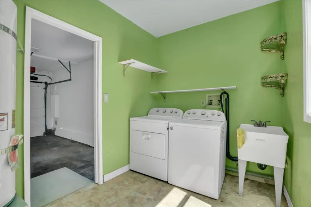 2292 Poplar Avenue East Palo Alto, CA 94303