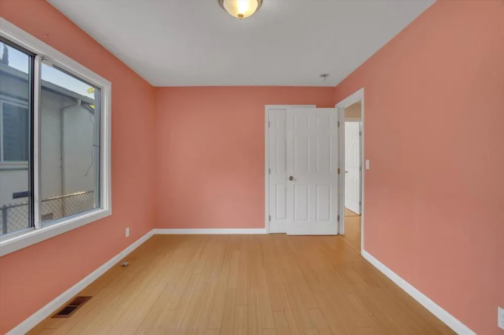 2292 Poplar Avenue East Palo Alto, CA 94303