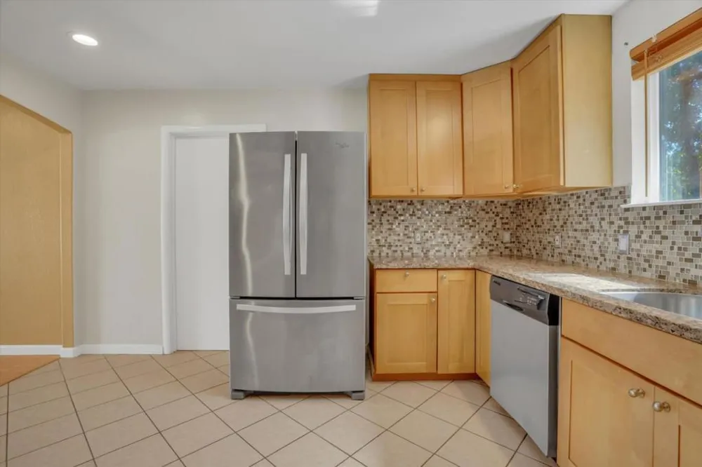 2292 Poplar Avenue East Palo Alto, CA 94303