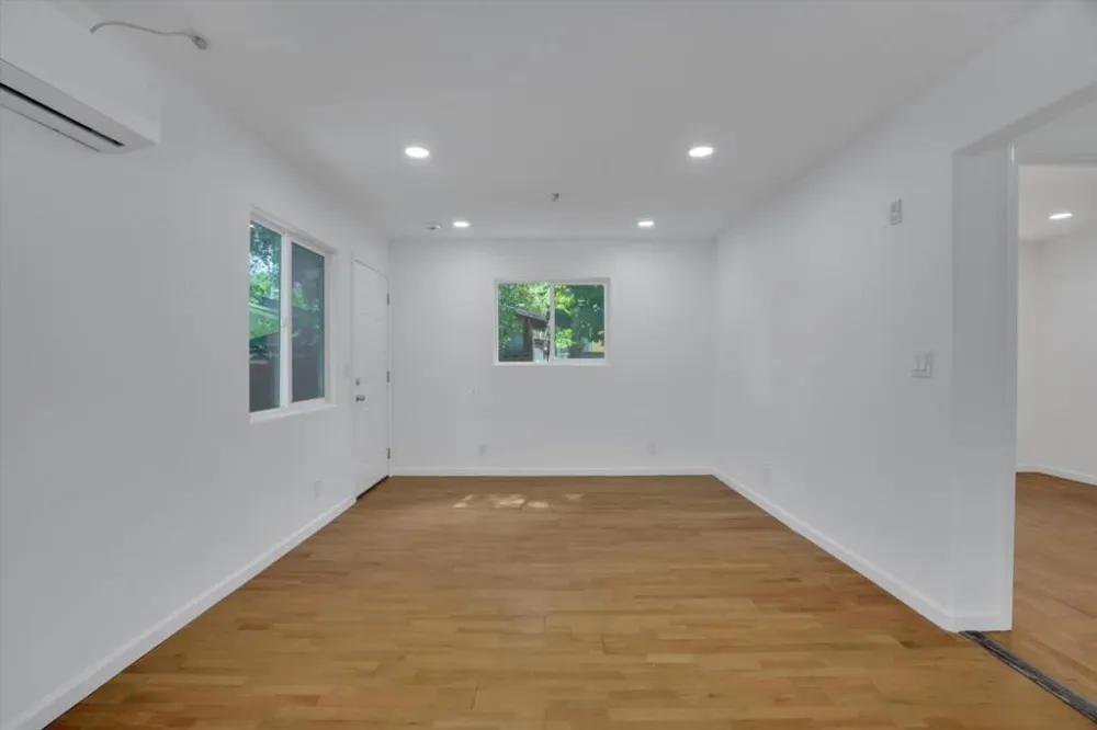 2292 Poplar Avenue East Palo Alto, CA 94303