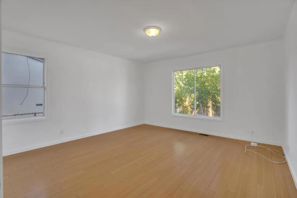 2292 Poplar Avenue East Palo Alto, CA 94303
