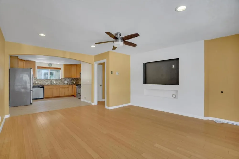 2292 Poplar Avenue East Palo Alto, CA 94303