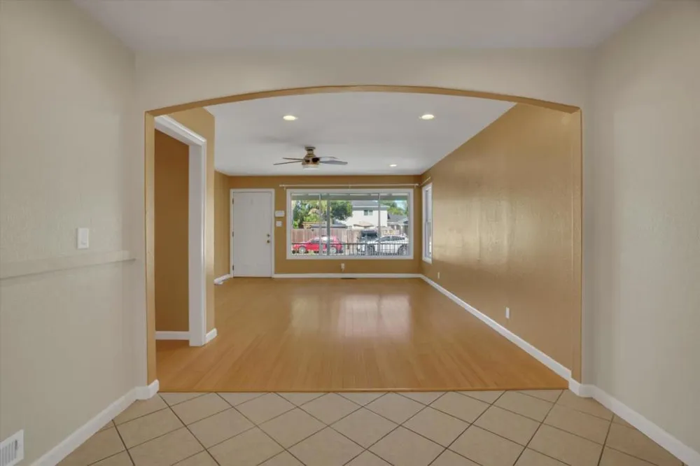 2292 Poplar Avenue East Palo Alto, CA 94303