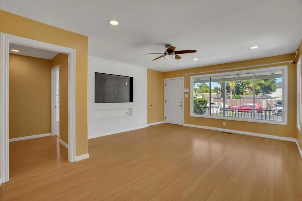 2292 Poplar Avenue East Palo Alto, CA 94303