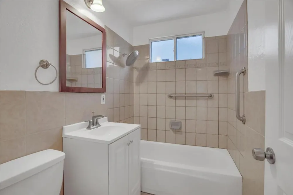2292 Poplar Avenue East Palo Alto, CA 94303