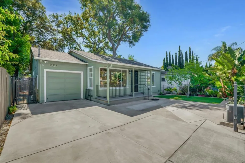2292 Poplar Avenue East Palo Alto, CA 94303