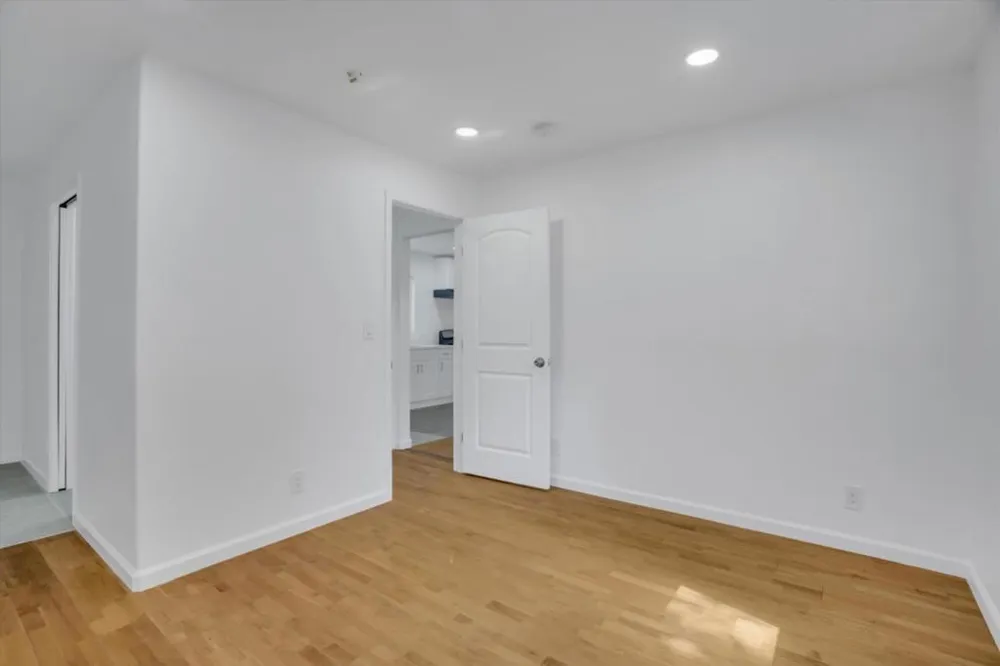 2292 Poplar Avenue East Palo Alto, CA 94303