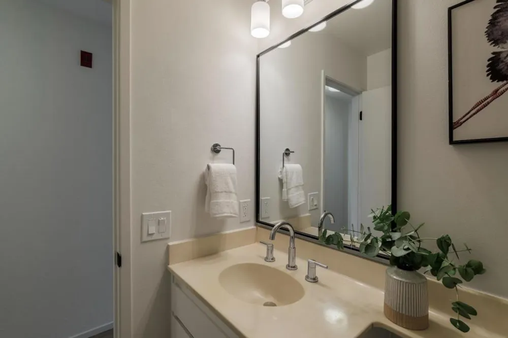 905 W Middlefield Road #918 Mountain View, CA 94043