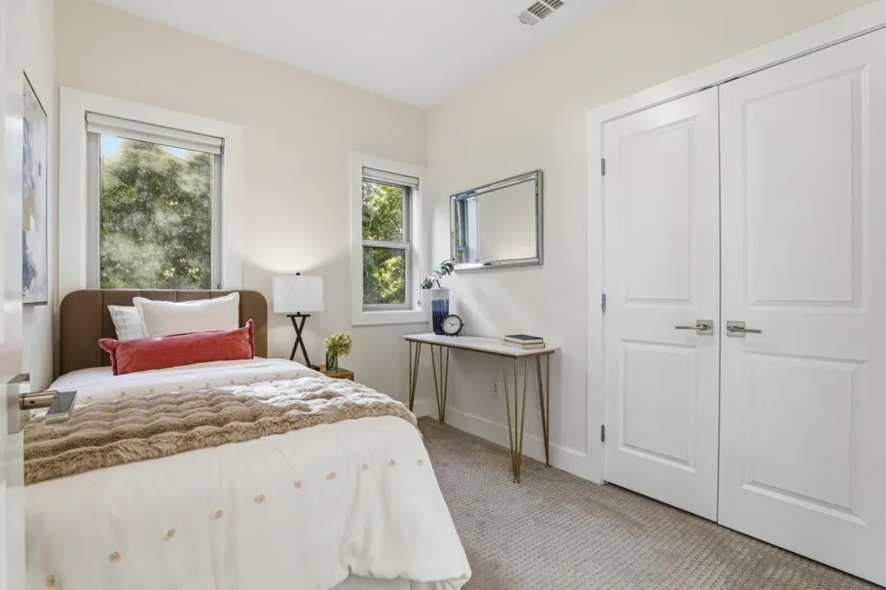 2212 Leland Avenue Mountain View, CA 94040