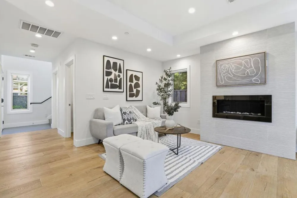 2212 Leland Avenue Mountain View, CA 94040