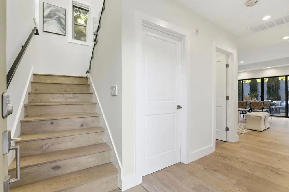 2212 Leland Avenue Mountain View, CA 94040