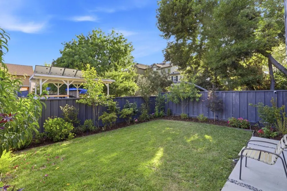 2212 Leland Avenue Mountain View, CA 94040