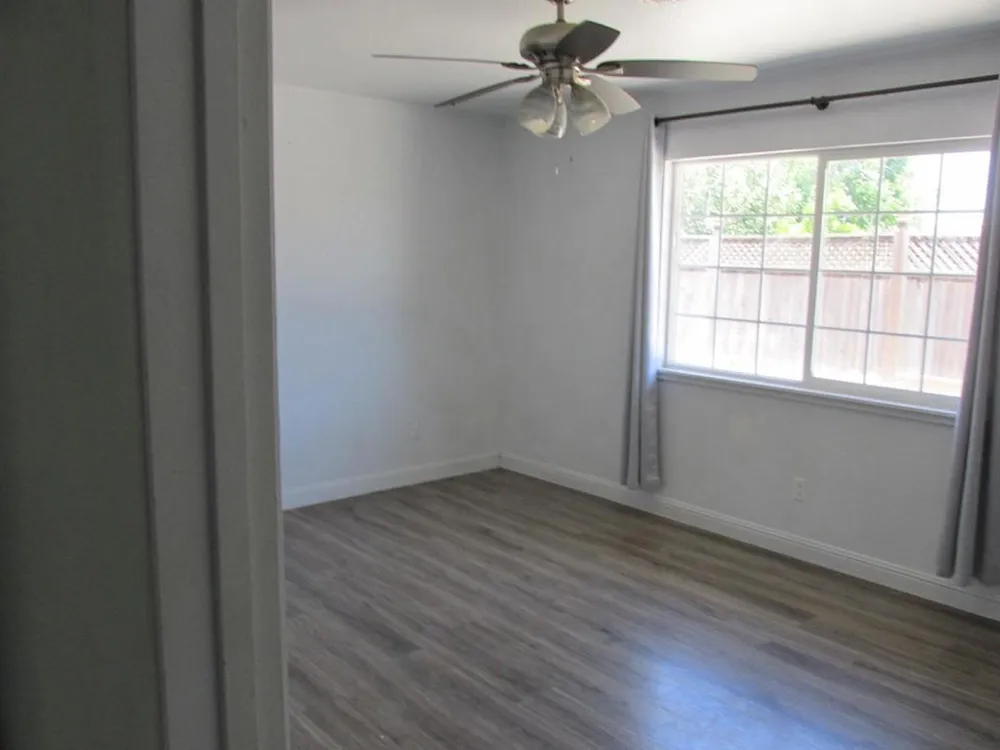 320 Mccarthy Street Hollister, CA 95023