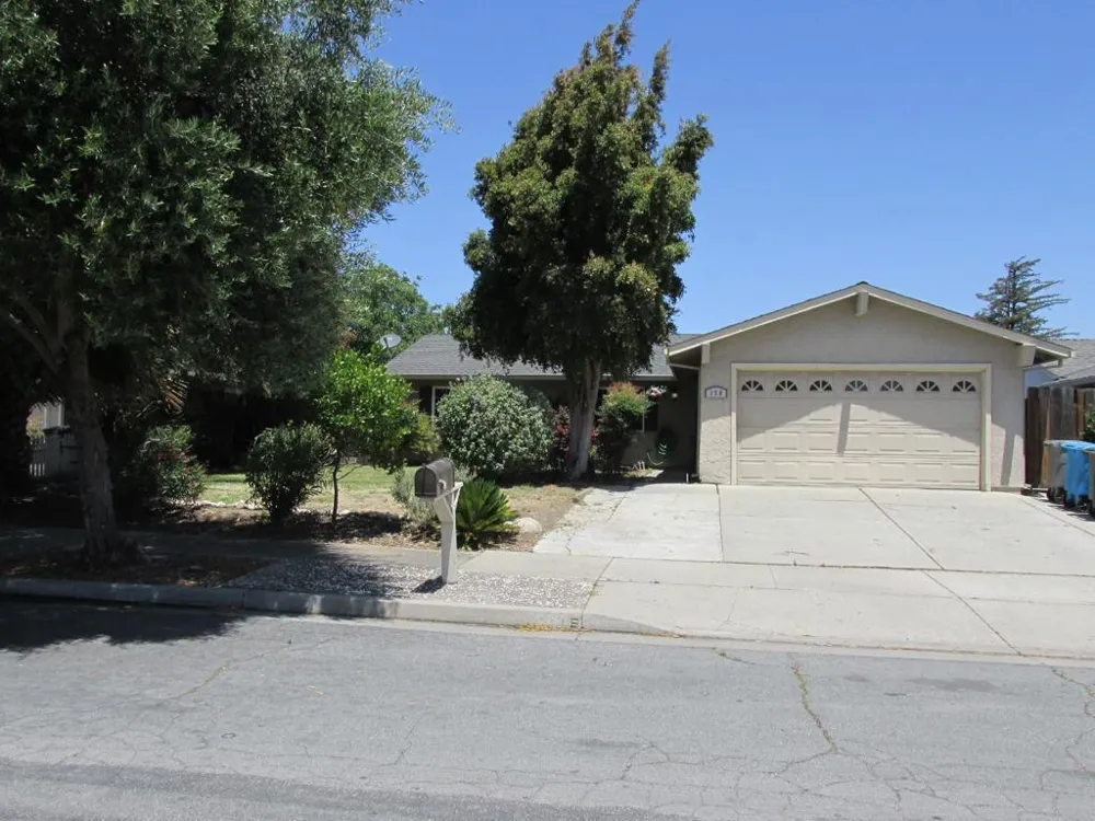 320 Mccarthy Street Hollister, CA 95023