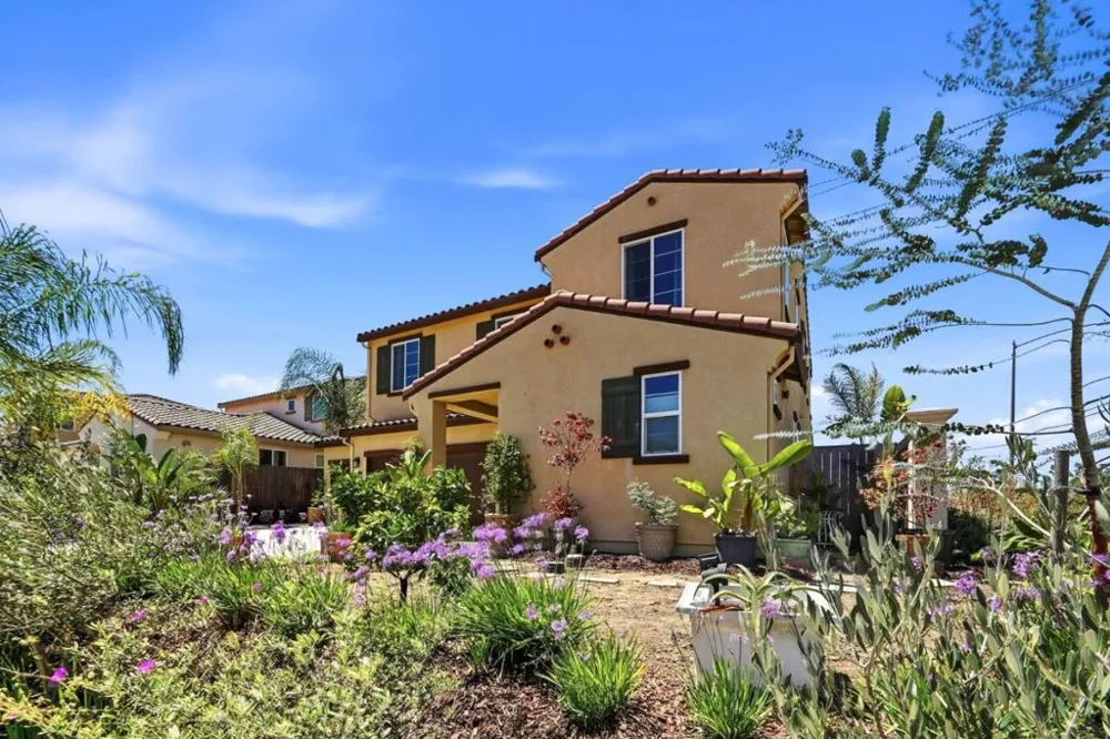 3076 Palomino Hollister, CA 95023