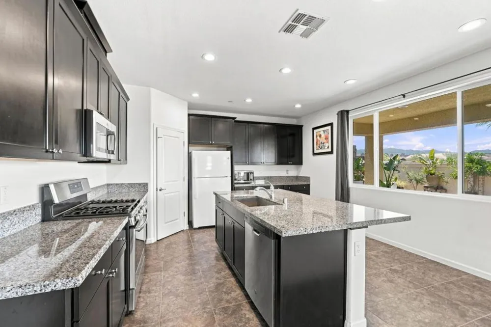 3076 Palomino Hollister, CA 95023