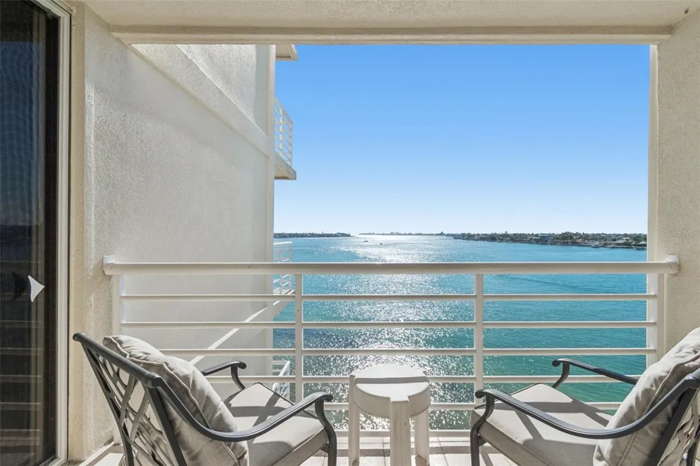 6105 BAHIA DEL MAR CIRCLE #686 St Petersburg, FL 33715