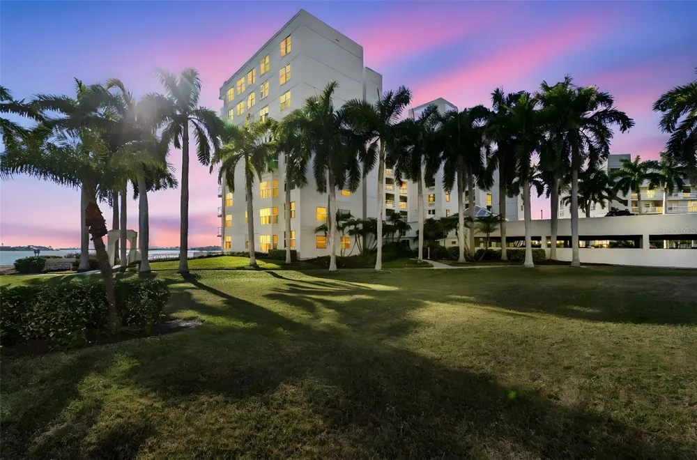 6105 BAHIA DEL MAR CIRCLE #686 St Petersburg, FL 33715