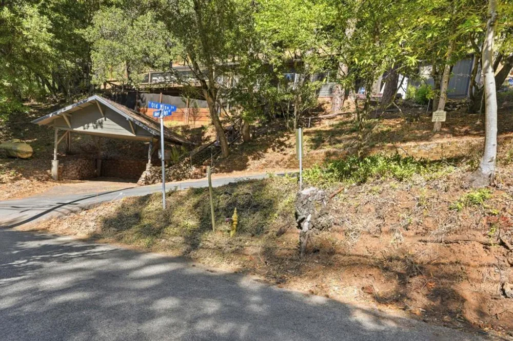 21477 Old Mine Road Los Gatos, CA 95033