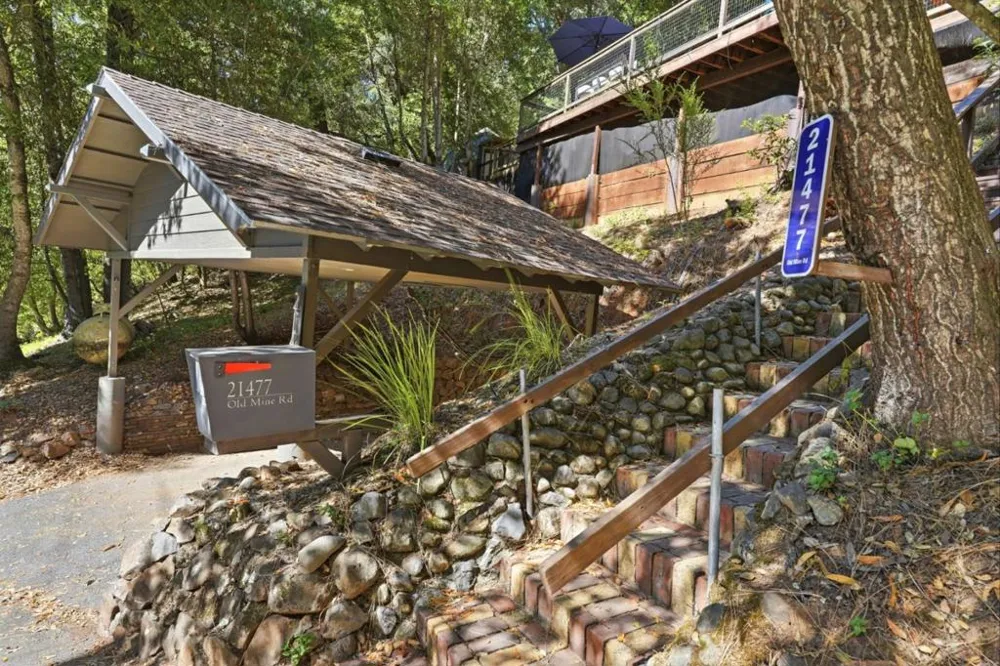 21477 Old Mine Road Los Gatos, CA 95033