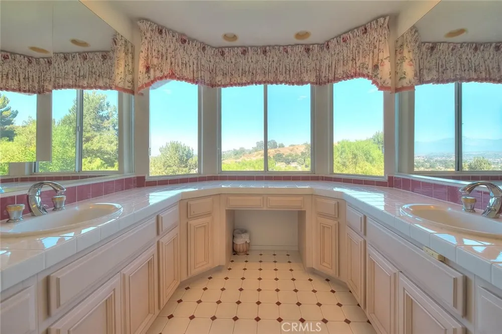 2386 Routh Drive Rowland Heights, CA 91748
