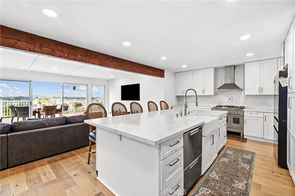 5762 Desert View Drive La Jolla, CA 92037