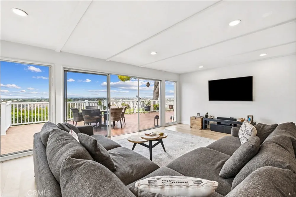 5762 Desert View Drive La Jolla, CA 92037