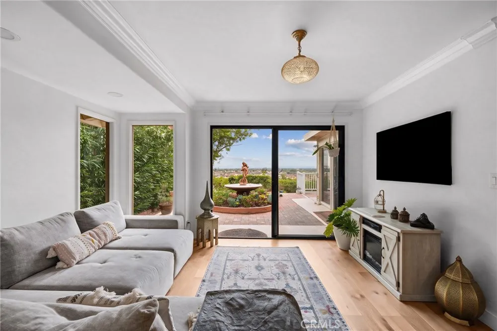 5762 Desert View Drive La Jolla, CA 92037