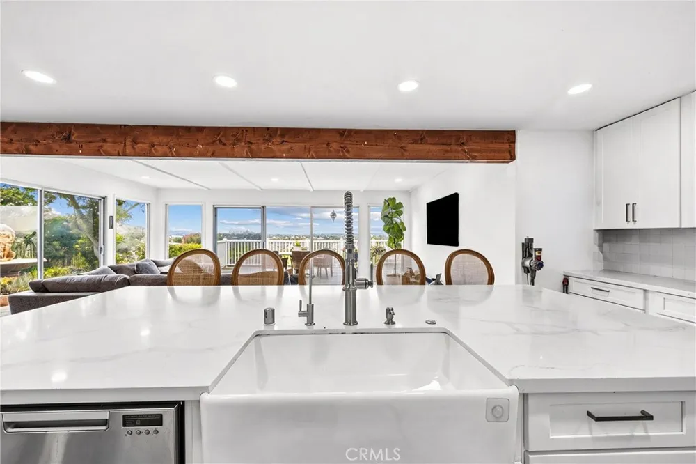 5762 Desert View Drive La Jolla, CA 92037