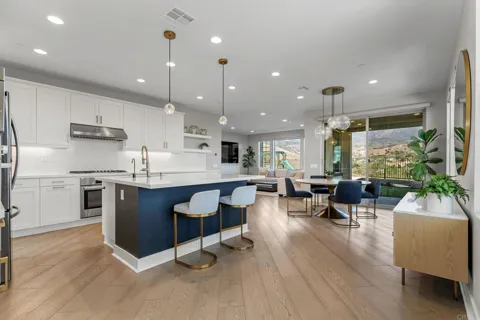 1832 Aliso Canyon Dr
