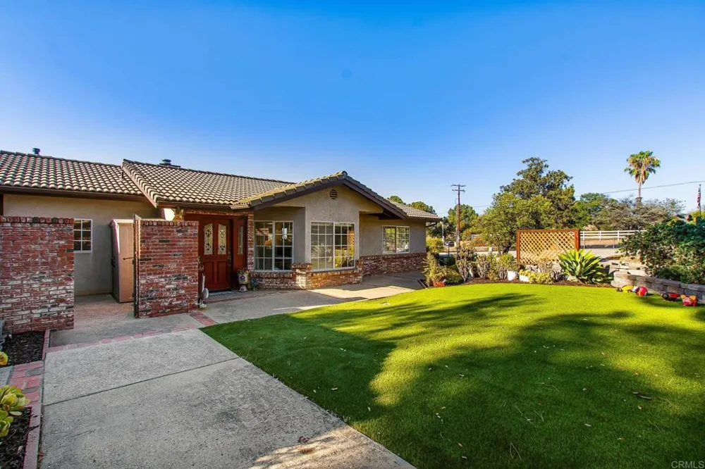 671 Philton Ramona, CA 92065