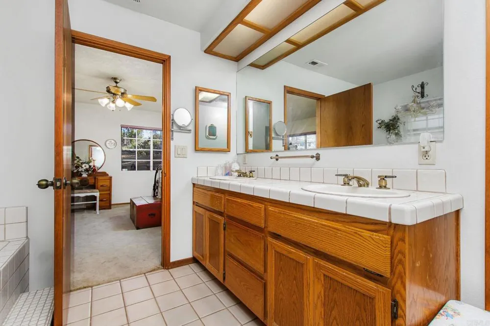 671 Philton Ramona, CA 92065