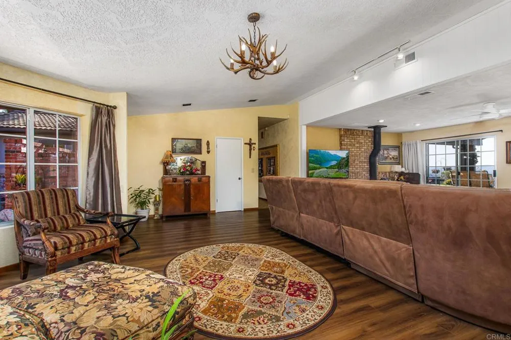 671 Philton Ramona, CA 92065