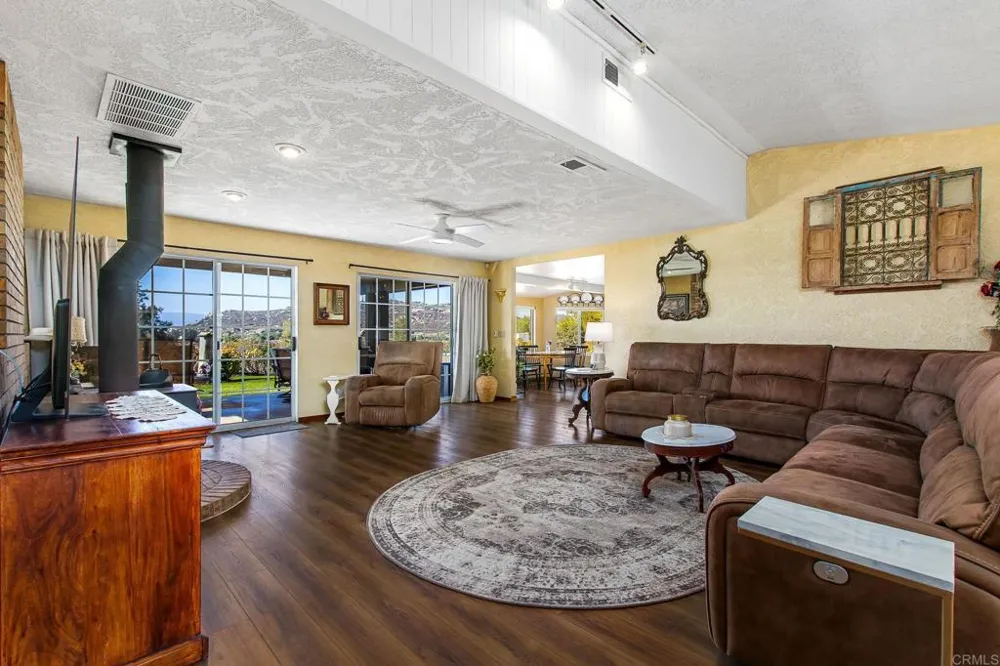 671 Philton Ramona, CA 92065
